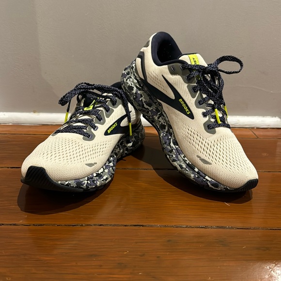 Brooks Shoes - Brooks Ghost 15, women’s size 8, used, good condition, no damage or stains